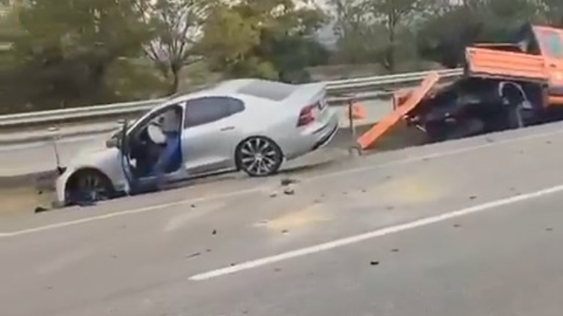 Bursa'da zincirleme kaza: 3'ü ağır 4 yaralı
