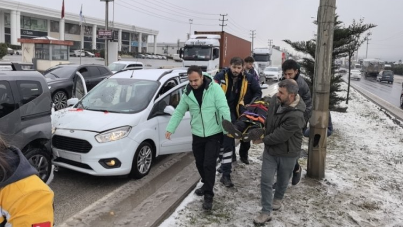 Bursa'da zincirleme kaza; 4 yaralı var...