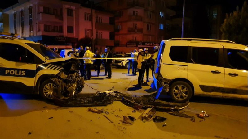 Bursa'da zincirleme kaza; Polis aracı da karıştı...