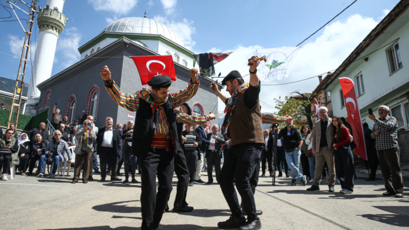 Bursa'dan harika görüntüler; Osmangazi'de köy düğünü...