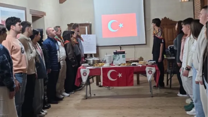 Bursalı gençler Cumhuriyet Bayramı’nı İspanya’da coşkuyla kutladı