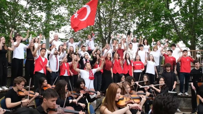 Bursalı gençler finalde; Şimdi destek zamanı!