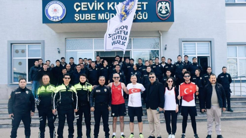 Bursalı maratonculardan emniyete sürpriz!