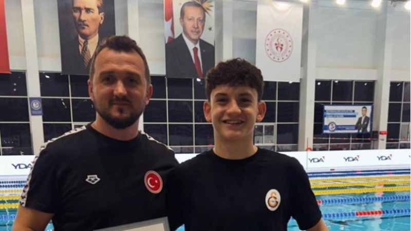 Bursalı yüzücü rekorları alt üst etti!