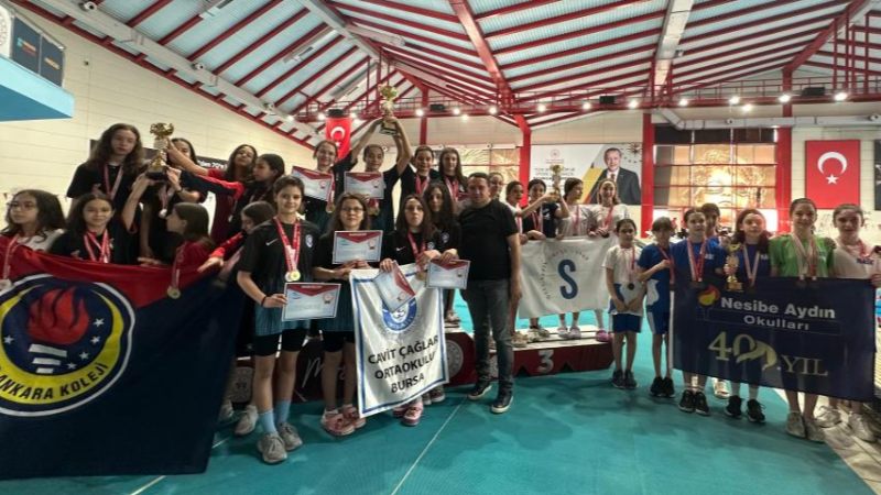 Bursalı yüzücüler Mersin'de tarih yazdı!