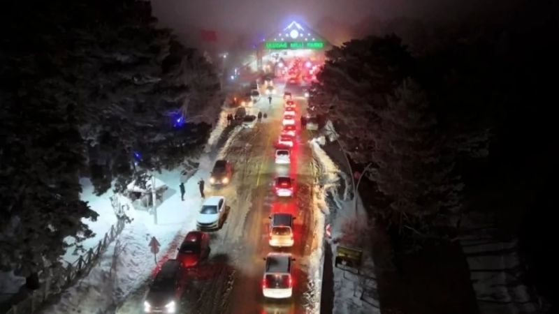 Bursalılar Uludağ'a adeta akın etti!