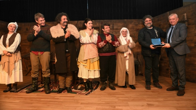 Bursalıların ayakta alkışladığı etkileyici oyun!