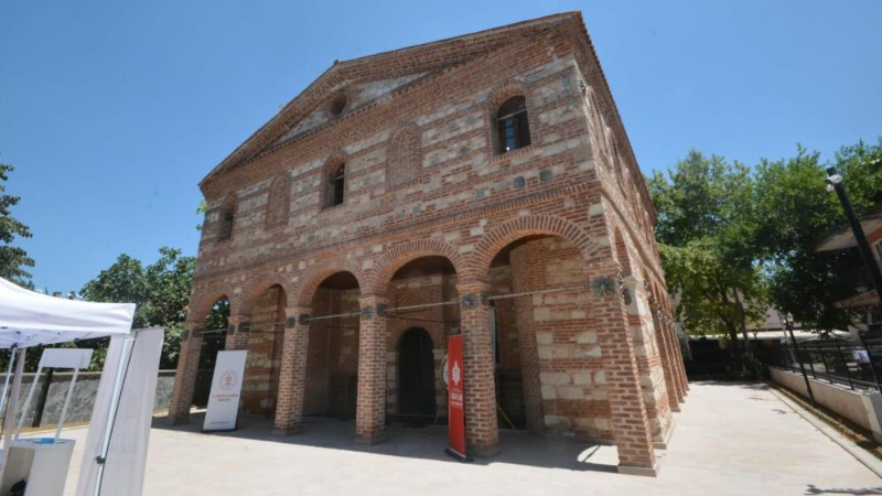 Bursa’nın tarihi camisi ibadete açıldı