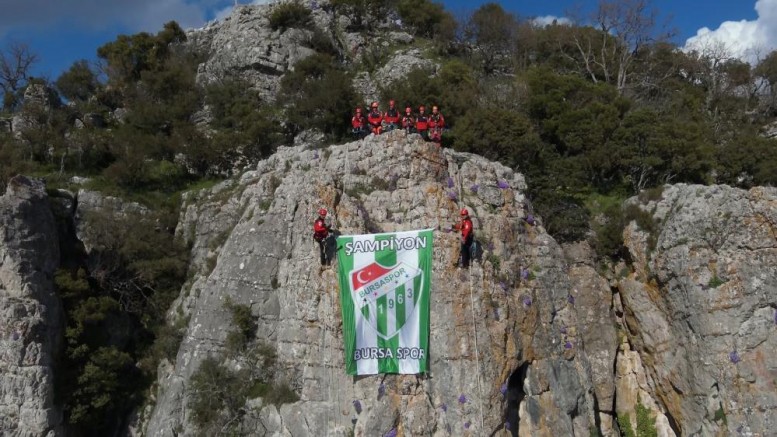 Bursaspor bayrağı zirvede dalgalandı!