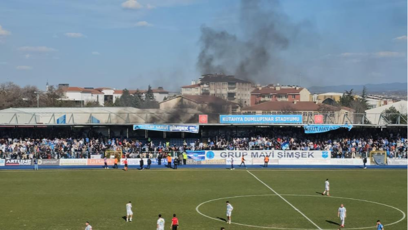 Bursaspor-Kütahyaspor maçında yangın şoku!