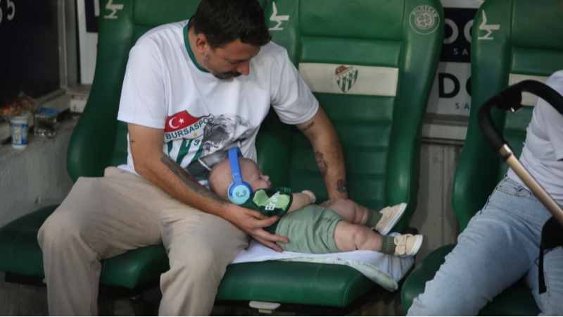 Bursaspor minik Çağan Atay'ı yalnız bırakmıyor