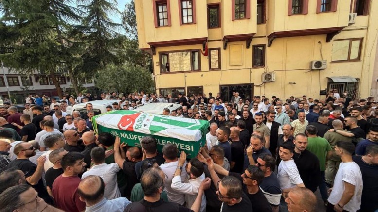 Bursaspor taraftarı Ertuğ Toker'e veda!
