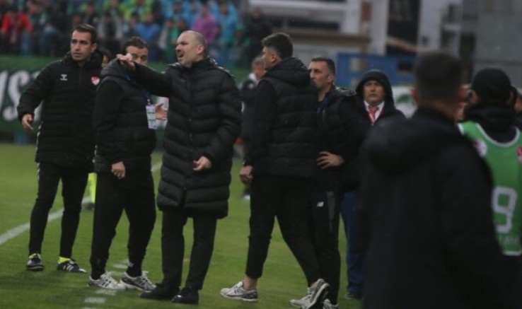 Bursaspor'un hocasında o isme büyük tepki; Sen hainsin....