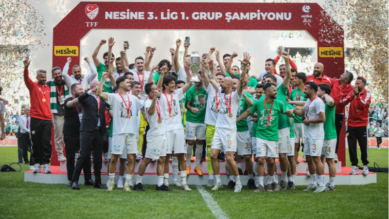 Bursaspor yönetimi 'İstikrar' dedi; Adem Hoca'yla devam...