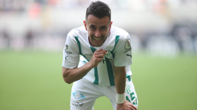 Bursaspor'da büyük şok; 4 isimle yollar ayrılıyor mu?