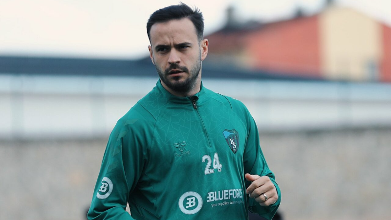 Bursaspor'da o futbolcunun transferi zora girdi