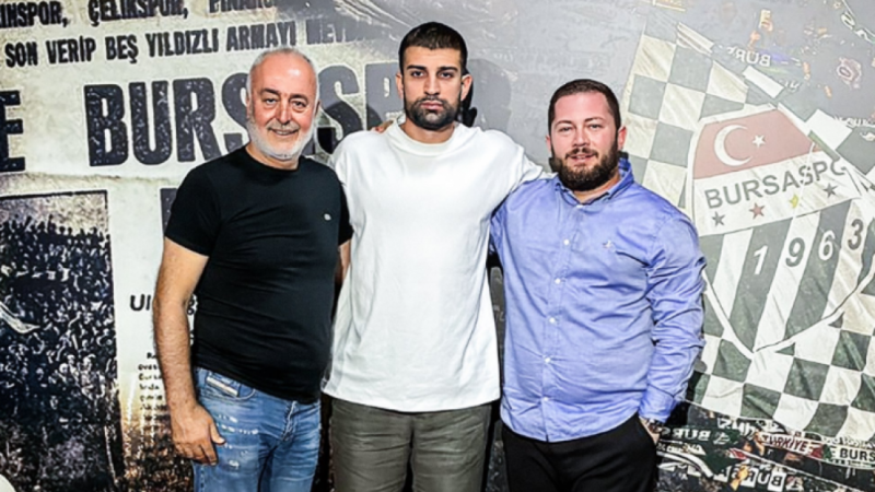 Bursaspor'da yaprak dökümü; Bir isim daha gitti