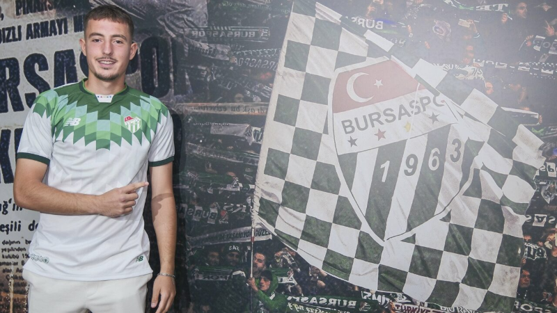 Bursaspor'dan 4 imza birden; Formayı giydiler...