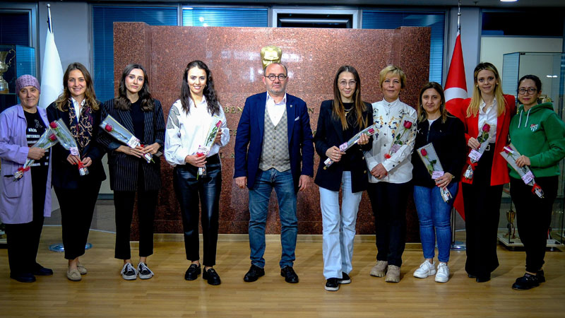 Bursaspor’dan kadın çalışanlara anlamlı jest!