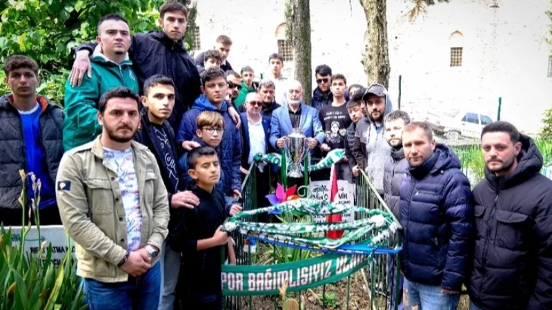 Bursaspor'dan şampiyonluk kupasıyla duygulandıran ziyaret!