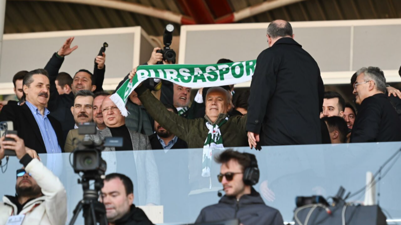 Bursaspor’la birlikte ayağa kalktı