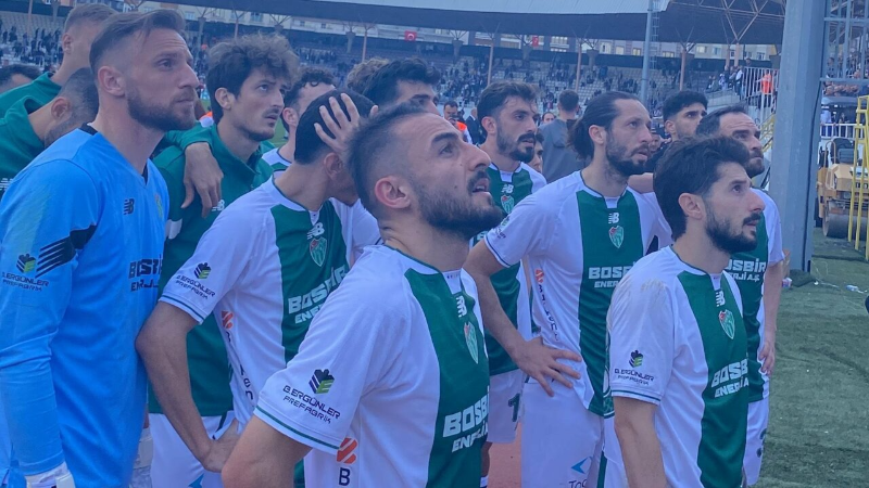 Bursasporlu futbolculara önce uyarı sonra destek