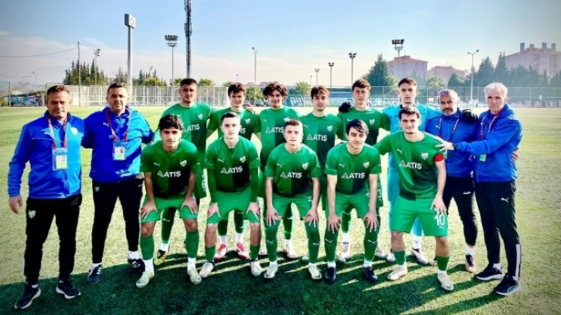 Bursasporlu gençler rakip tanımıyor