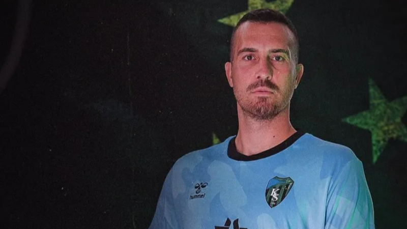 Bursaspor'un eski kalecisi takımından ayrıldı