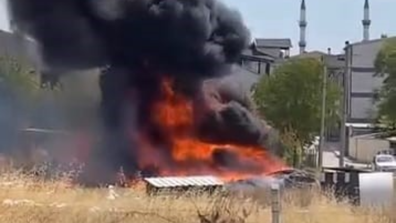 Bursa'yı siyah dumanlar kapladı; Alev alev yandı