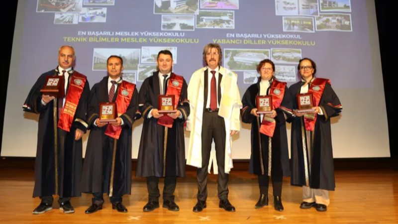 BUÜ’de 2024 Yılı Akademik Performans Ödülleri sahiplerini buldu