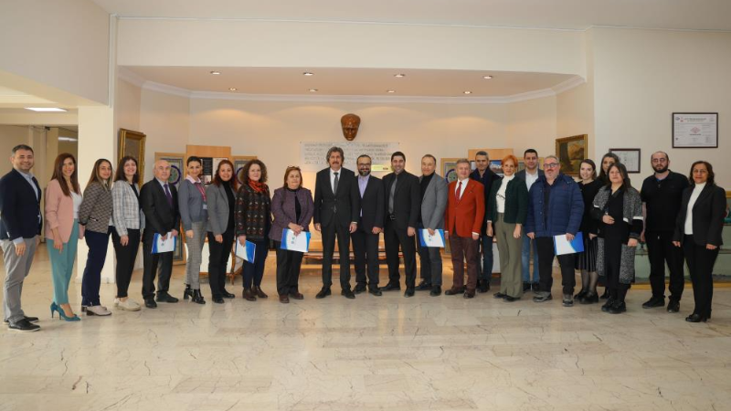 BUÜ’de başarılı akademisyenlere başarı belgesi