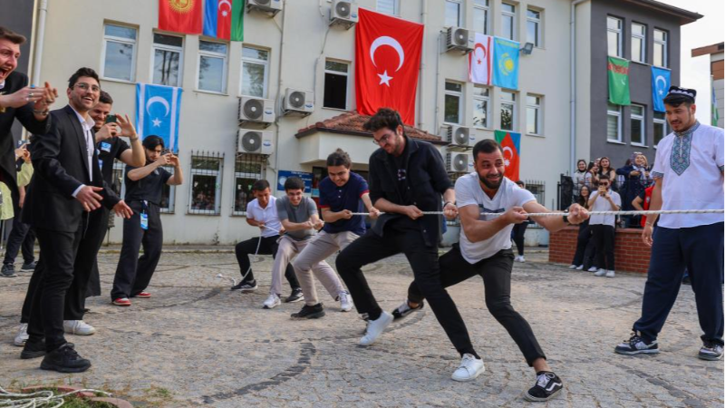 BUÜ’de hıdırellez coşkusu; Keyif dolu bir gün...