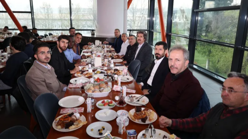 BUÜ'lü uluslararası öğrenciler bayramı hocalarıyla kutladı