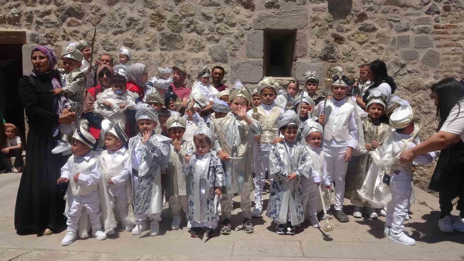 Çankırı’da 529 yıllık gelenek yaşatıldı, 41 çocuk toplu sünnet ettirildi