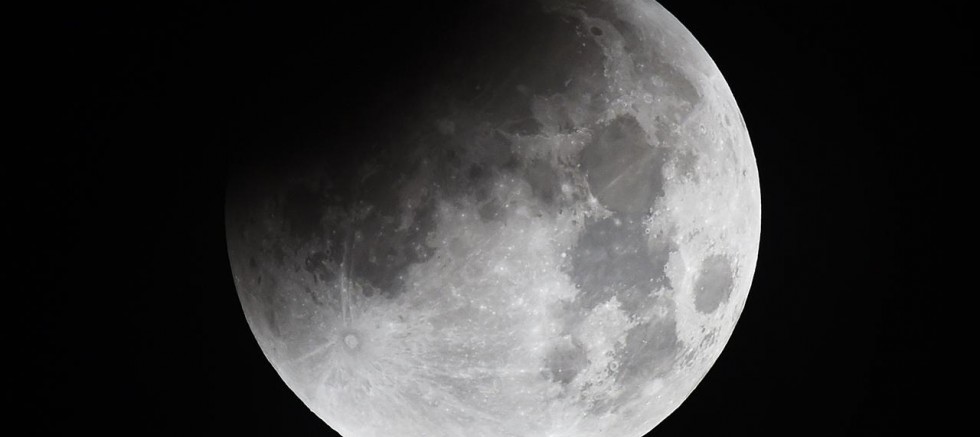 Çin’den Ay’da yeni keşif