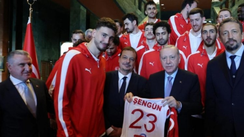 Cumhurbaşkanı Erdoğan 12 Dev Adam'ı kabul etti