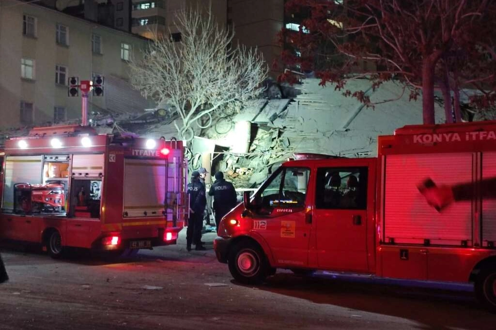Cumhurbaşkanı Yardımcısı Yılmaz’dan Konya’da çöken binayla ilgili açıklama