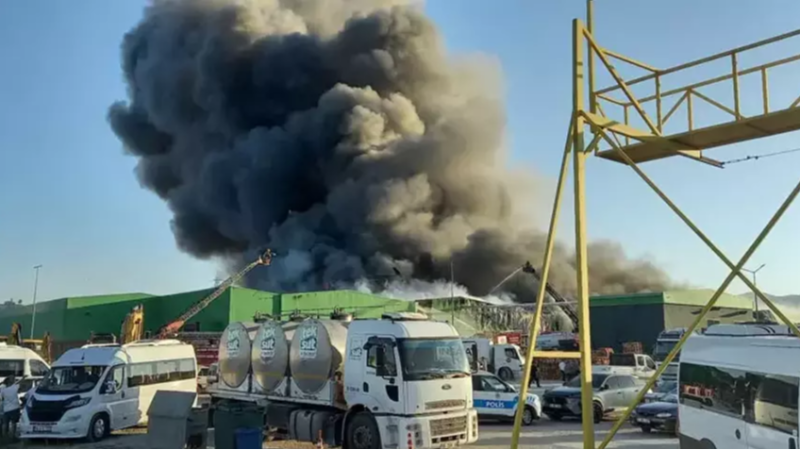 Deprem sonrası büyük yangın; Korku dolu dakikalar...