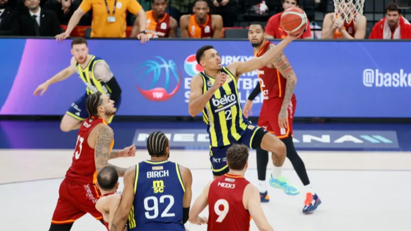 Derbide kazanan Fenerbahçe...