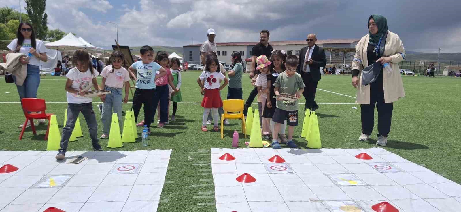 Diyadin’de çocuk şenliği renkli görüntülere sahne oldu