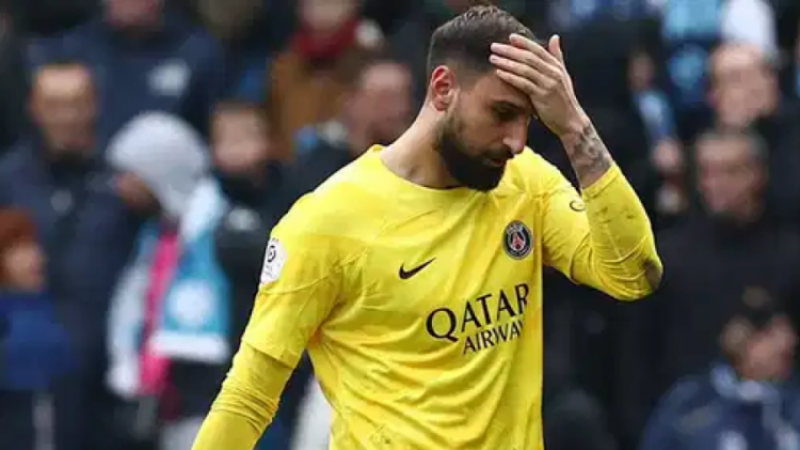 Donnarumma Paris Saint-Germain'e veda etti