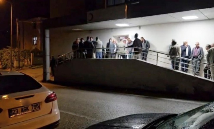 Düğün yolunda feci kaza: Otomobilin çarptığı amca öldü, yeğeni yaralandı