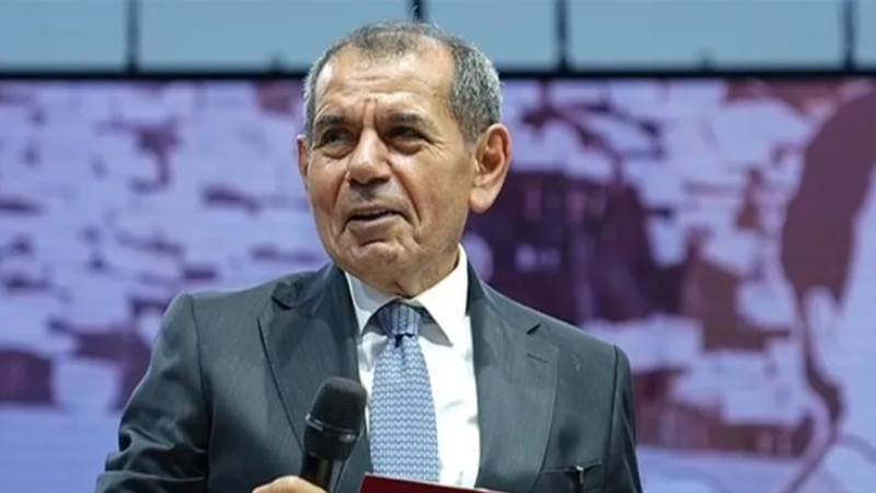 Dursun Özbek futbolculara müjdeyi bizzat kendi verdi