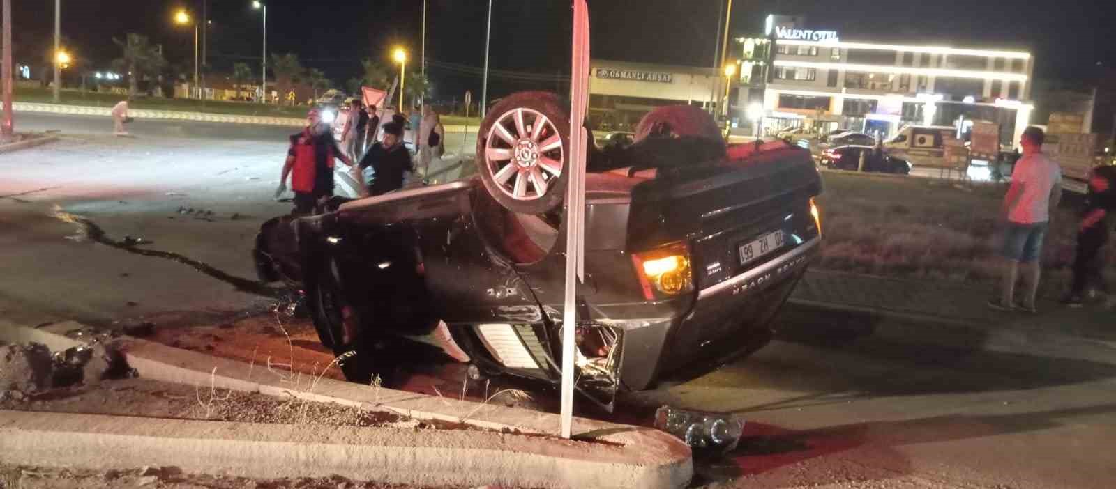 Edremit Zeytinli’de akıllı kavşakta kaza: 2 kişi yaralandı