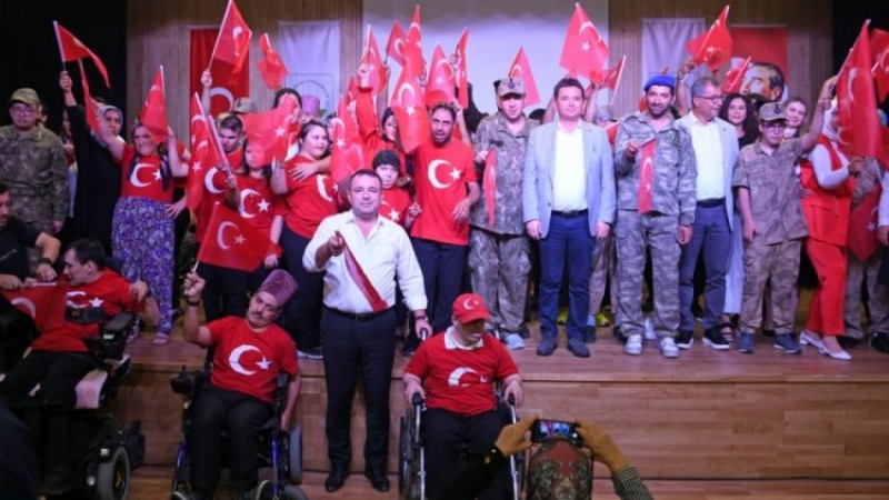Engelli bireylerden Osmangazi'de 30 Ağustos Zafer Bayramı kutlaması