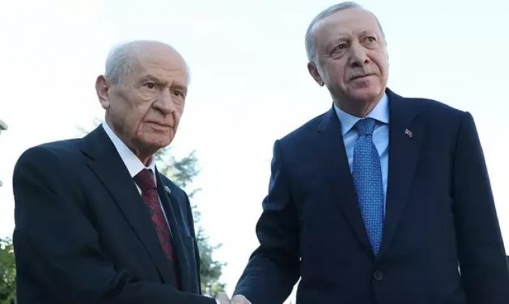Erdoğan'dan MHP lideri Bahçeli'ye 57 güllü anlamlı hediye