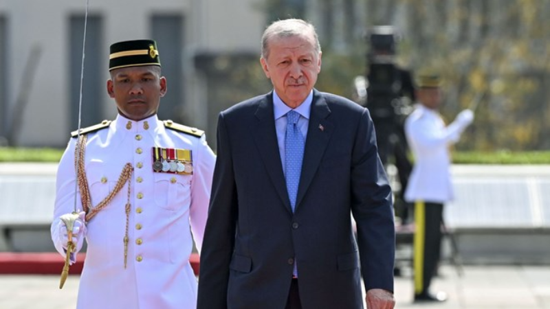 Erdoğan Malezya’da resmi törenle karşılandı