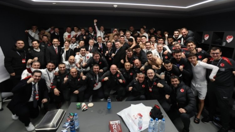 Erdoğan'dan A Milli Futbol Takımı'na tebrik telefonu