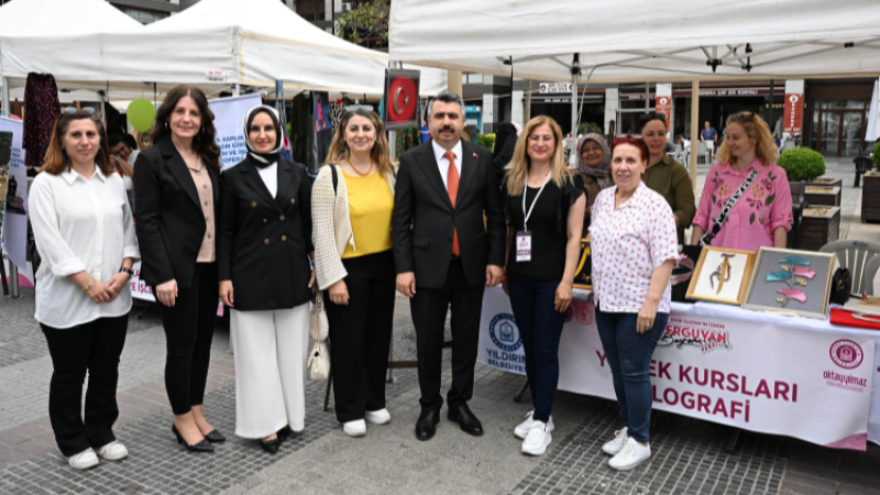 Erguvan Bayramı  Bursa Yıldırım'da büyük bir coşkuyla kutladı