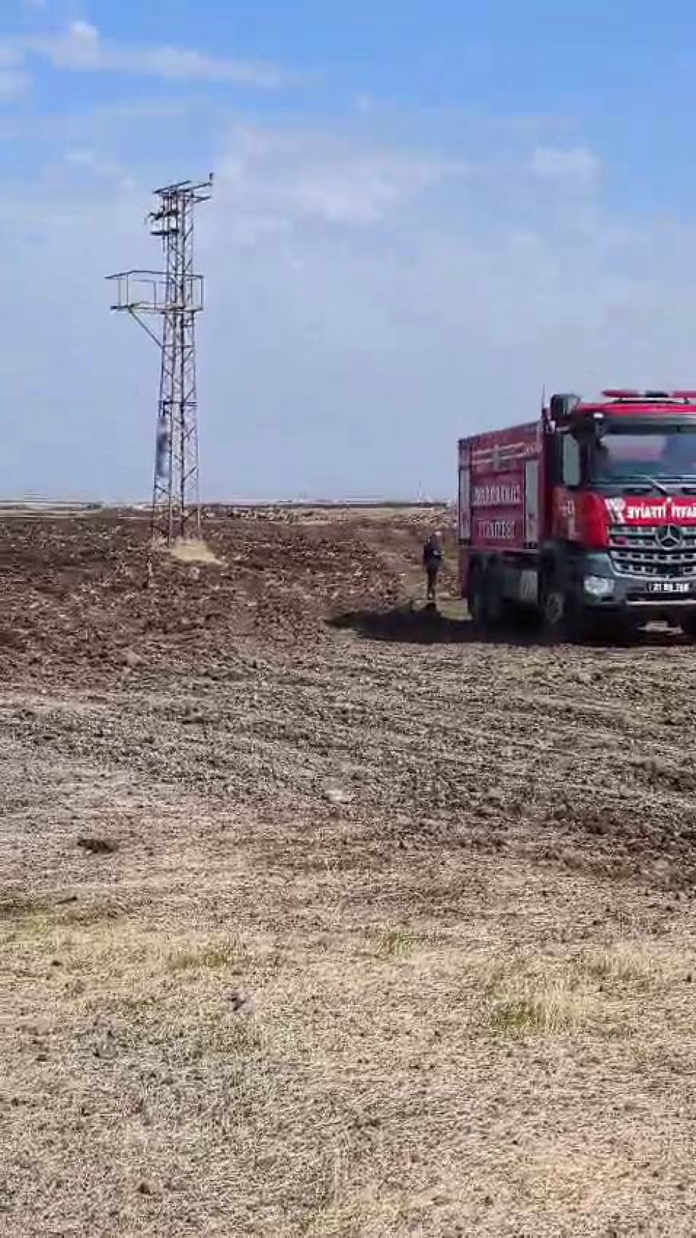 Eşiyle tartıştı, yüksek gerilim hattı direğine bağladığı iple intihar etti